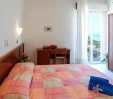 thumbs  - Stanza con armadio e scrivania - Hotel Poseidon Tortoreto Lido (15/25)