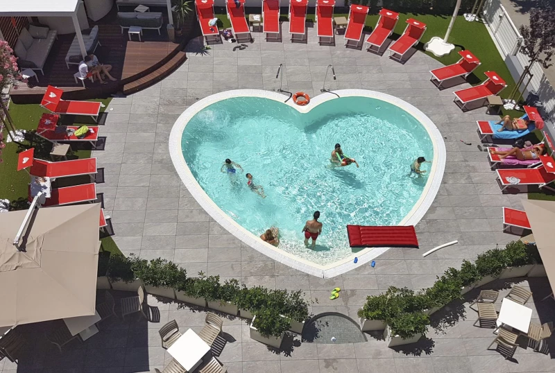 piscina a cuore